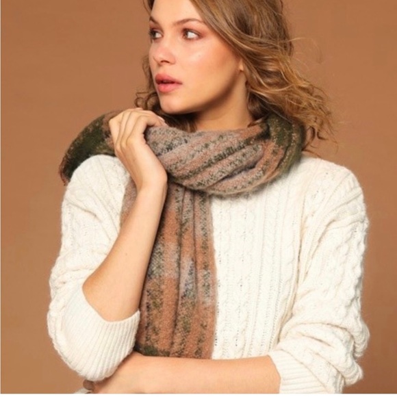 Plaid Bouclé Scarf - Picture 2 of 7